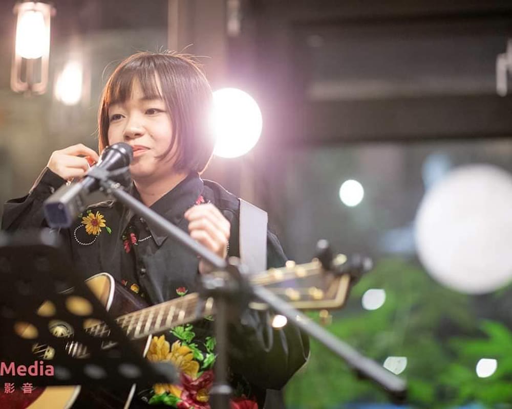 Mooni 現場音樂演出